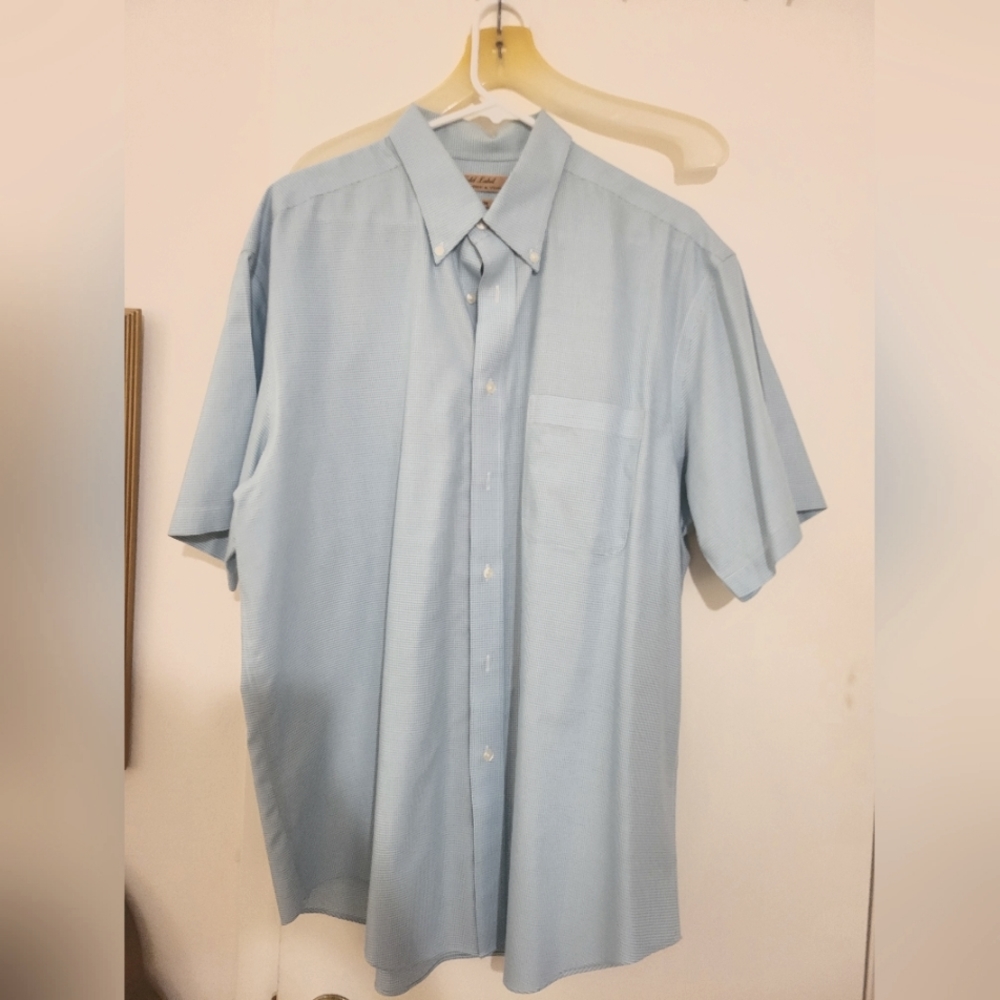 Gold label roundtree and Yorke short sleeve button up shirt, large
